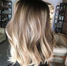 Blonde balayage short cut #haircutinspiration #curledhair Blonde Balayage Short, Balayage Short, Short Hair Balayage, Long Blonde, Short Cut, Long Blonde Hair