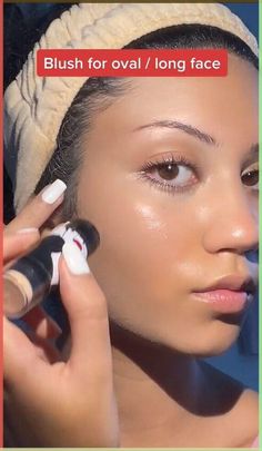 This is a guide on how to put blush on an oval or long face. Learn a simple blush hack in this quick tutorial. Oval Face Makeup, Contouring Techniques, Festival Face, Kawaii Faces, Long Face, Makeup Mistakes