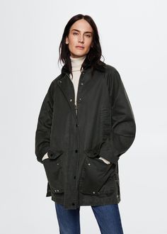 Waxed-effect parka - Woman | MANGO USA Parka Street Style, Zara Parka, Parka Outfit, Stylish Winter Coats, Short Parka, London Look, Parka Women, Mango Outlet, Mango Fashion