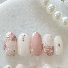 Japanese Nail Art Elegant, Nail Flower Designs, Flower Nails Design, Nail Art Line, Self Pampering, Flower Art Design, Nail Suggestions, New Years Nail, Short Nail Ideas