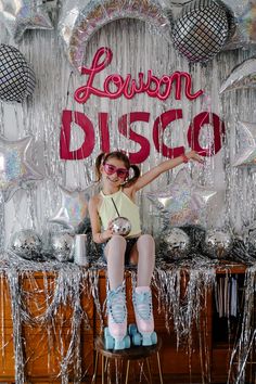 Comment organiser une fête anniversaire disco roller party Disco Brunch, Roller Disco Party, Studio 54 Party, Pyjamas Party, Disco Decorations