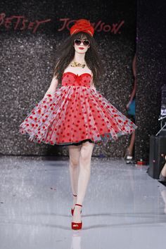 Betsey Johnson dress:Where can I find this?! 70th Birthday Party, Betsey Johnson Dress, Art Outfit, Runway Fashion Couture, Valentine Dress, Famous Fashion