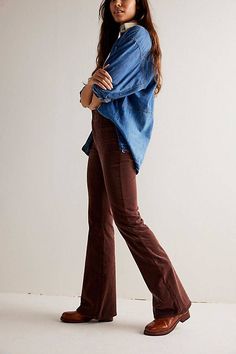 Brown Jeans Outfit, Brown Flares, Winter Pants Outfit, Suede Pants, All Jeans, Trouser Style, Winter Clothes