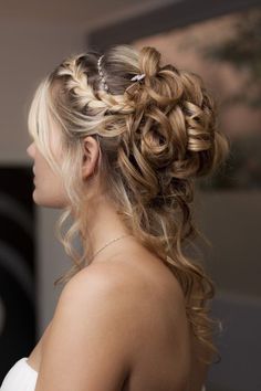 Coiffure de mariée boucles anglaises Chignon Hair, Tumblr Hair, Wedding Hair Down, Formal Hairstyles, Love Hair, Homecoming Hairstyles