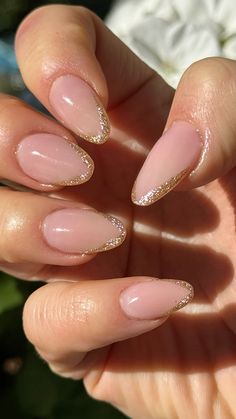 French Gold Tips, Gold Nails Tips, Hoco Nail Ideas French Tips, Easy Gold Nails, Cute Nails Wedding Guest, Simple Nail Art For Wedding, Birthday Nail Simple, Basic Bridesmaid Nails