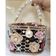 Brand Name: KHNMEETShape: BoxPlace Of Origin: GUANG DONG ProvinceHandbags Type: TotesTypes of bags: Shoulder HandbagsOrigin: CN(Origin)Main Material: MetallicClosure Type: HaspHardness: HARDStyle: FashionLining Material: PolyesterOccasion: partyGender: WOMENPattern Type: CharactersNumber of Handles/Straps: SingleInterior: Interior Slot PocketDecoration: AppliquesDecoration: LOCKDecoration: DiamondsDecoration: PearlItem Type: HandbagsColor: Black white, Red shoulder bagsKey Word: box Bag / clutch Cage Bag, Diamond Decorations, Crystal Box, Bag Chain, Fashion Line, Box Bag, Types Of Bag, Chain Shoulder Bag, Shoulder Handbags