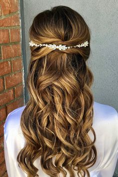 "COVID-19, ONLINE ORDERING SAFETY CONCERNS: https://www.etsy.com/listing/775427214/glamour-bride-usa-information-regarding?ref=shop_home_active_1&frs=1 Please visit my shop for more wedding hair accessories: https://www.etsy.com/shop/GlamourBrideUSA Gorgeous and elegant silver or gold bridal hair vine for your special day! Made from elegant rhinestones. The piece is about 8.5\"(20cm) in length. High quality guaranteed by GlamourBrideUSA! SHIPPING: Standard Shipping: 4-6 business days Priorit Silver Hair Vine, Crystal Hair Vine, Vine Wedding, Awesome Hair, Bridal Hair Vine, Hair Jewelry Wedding, Prom Hairstyles