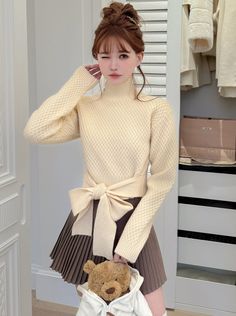 ❤︎ Off White Wool Pleated Skirt❤︎ Fitted Beige Skirt For Winter, Winter Beige Pleated Skirt, Winter White Chic Skirt, Chic White Winter Skirt, Feminine Beige Skirt For Fall, Cream Pleated Skirt For Fall, Chic Cream Fall Skirt, Wool Pleated Skirt, Milk Coffee