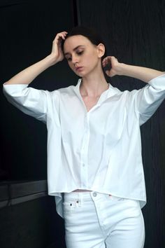 Be anything but ordinary for 2021 summer fashion trends in our Pleat Hem Kimono Shirt. Made in our Italian Cotton Nylon with a touch of metal yarn, this top has an attitude all of its own. Perfect for your travel outfit, or casual work outfit, this is the perfect quick and breezy look. This summer button down shirt outfit adds a touch of flair to your next vacation outfit too! Shop more summer style for 2021 at KAL RIEMAN. Modern Oversized White Blouse, Modern White Blouse With Shirttail Hem, Casual White Poplin Tops, White Oversized Poplin Shirt, White Poplin Button-up Shirt, Oversized White Poplin Shirt, White Casual Poplin Blouse, Modern White Blouse, Relaxed Fit, Modern White Blouse Relaxed Fit