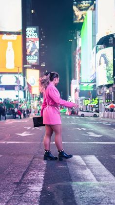 Julianna Rolaf on Instagram: "New York Fashion Week Vlog 📸: @strikingmediallc @imagesbydouble.d @_nazlizeynepn #newyorkfashionweek #newyorkfashion #nyfw2023 #citygirl #citygirls #citystyle #blazerfashion #blazeroutfit #womensfashions #womensfashionstyle #whatiwore #whatiworelastnight #whatiworetowork #prettyinpink🎀 #slickedbackhair #pinterestaesthetic #pinterestgirl #pinterestinspired #cityaesthetic #nycaesthetic #timessquarenyc #stevemadden #boutiquefashion #bergencountynj" Nyc Times Square, Instagram New York, Fashion Blogger Outfit, Nyc Aesthetic, Brown Eyed Girls, Slicked Back Hair, Summer Chic, Pinterest Girls