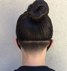 Back Of Head Shaved, Shaved Side Haircut, Shaved Long Hair, Side Haircut, Undercut Hair Designs, Shaved Design, Shaved Designs, Undercut Long Hair, Shaved Hair Designs