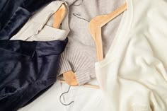 Creating A Capsule Wardrobe, House Of Colour, Capsule Wardrobe Casual, Chicago Trip, Capsule Wardrobe Work, Build A Capsule Wardrobe, Polished Casual, Space Capsule, Style Hacks