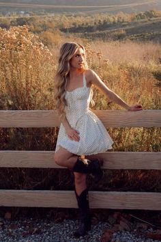 11 Stylish Country Concert Outfits & Cowgirl Outfits You Need Comfy Summer Outfits, Boots Outfits, Cowboy Outfits