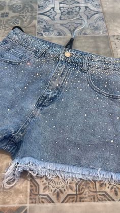 Trendy Rhinestone Jeans, Party Jeans With Rhinestone Fringe, Embellished Party Jeans, Casual Rhinestone Party Jeans, Summer Party Jeans With Rhinestones, Embellished Jeans For Night Out, Embellished Denim Jeans For Night Out, Summer Party Embellished Jeans, Casual Embellished Party Jeans