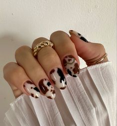 Nails For Skin Tone, Short Nail Design, Minimal Nail, Cow Print Nails, Pop Art Nails, Minimal Nails Art, 2024 Nails, Makeup Nails Art