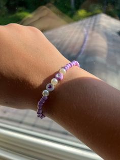 Cute purple bracelet Bracelet Violet, Purple Beaded Bracelets, Purple Bracelet, Clay Beads, Bead Bracelet, Seed Bead, Heart Charm, Seed Beads, Violet