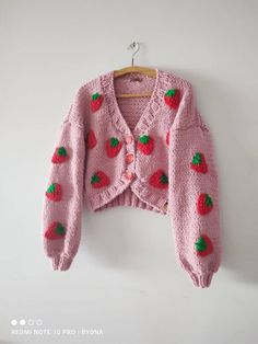 Fruits Embroidery, Cropped Sweater Outfit, Strawberry Cardigan, Slytherin Fashion, Cardigan Rosa, Cute Sweater Outfits, Embroidery Cute, Cardigan With Buttons, Heart Cardigan