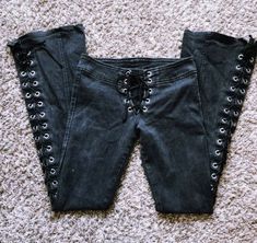 How To Alter Bell Bottom Jeans, Thirteen Jeans, Thirteen Inspired Outfits, Diy Y2k Clothes, Lace Up Jeans, Lace Up Pants, Grunge Jeans