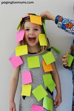 post it note minute it to win it game Short Hair Cuts For Round Faces, Holiday Party Games, Fun Party Games, It Game, Camping Games, Kids Party Games