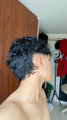 Mid Taper Mullet, Wolf Cut Hombre, Taper Fade Short Hair, Mohawk Mullet, Mohawk Hairstyles Men, Mens Hairstyles Thick Hair, Wavy Hair Men, Mohawk Hairstyles