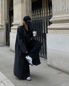 Belle Silhouette, London Outfit, Influencers Fashion, All Black Outfit, Winter Fashion Outfits