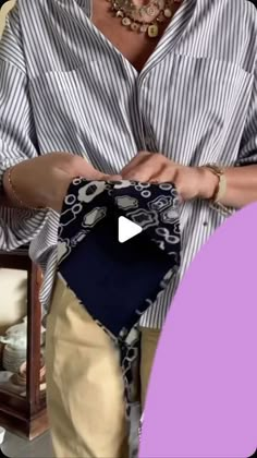 Yulduz Artikova on Instagram Justin Augustin, Scarf Wearing, Ways To Tie Scarves, Diy Belt, Diy Fashion Scarf, Scarf Knots, Ways To Wear A Scarf