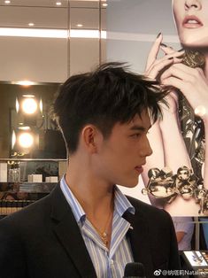 Hair Tips For Men, Asian Man Haircut, Korean Men Hairstyle, Mens Haircuts Short Hair, Haircut For Men, Short Black Hair, Men Haircut Curly Hair