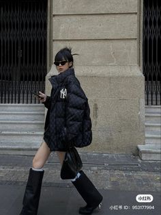 Winter Outfits Cold Street Style, Winter Fashion Asian, South Korea Winter Outfit, Winter Asian Outfits, Autumn Outfits Korean, Street Fashion Japan, Universal Studios Japan Outfit Winter, Autumn In New York Outfit, Rich Asian Outfit