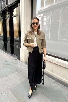 23 Chic Fall Work Outfits & Business Casual Outfits for Autumn Satin Maxi Skirt