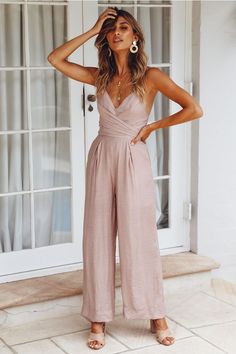 Distressed Fashion, Dresses Outfits, Looks Chic, Dresses Women, Dresses To Wear To A Wedding, Luxe Fashion, Women Tops