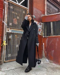 Black Coat Outfit Winter, Oversized Coat Outfit, Coat Outfits For Women, Wool Coat Outfit, Winter Coat Outfits