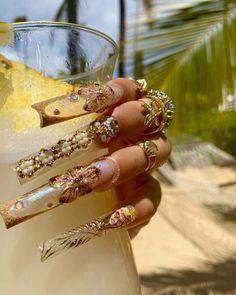 Fall Nails Extra Long, Fall Bling Nails Art Designs, Fall Nails Square Long, Expensive Nails Design, Gold Baddie Nails, Long Fall Nail Designs, Autumn Aesthetic Nails, Fall Aesthetic Nails, Fall Nail Sets