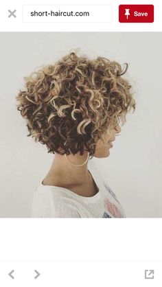 Puffs Hairstyles, Kręcony Bob, Bob Haircut Curly, Curly Haircuts, Short Curly Haircuts, Hair Magazine, Short Wavy Hair, Penteado Cabelo Curto