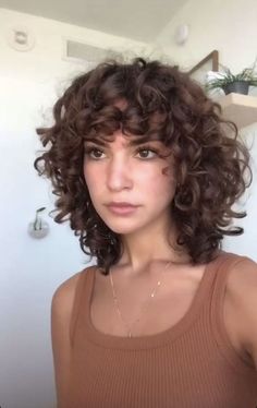 Natural Curly Hair Cuts, Natural Curly Hair, Curly Hair Photos, How To Curl Short Hair, Short Curly Haircuts, Haircuts For Curly Hair, Hairdos For Curly Hair, Curly Hair Inspiration, Curly Girl Hairstyles