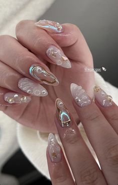 Fun Nails Almond, Maximalist Nails Almond, Nude And Gold Nail Designs, Almond Aura Nails, Mamma Mia Nails, Nail Burgundy, Nail Neutral, Maximalist Nails, Nail Design Gold