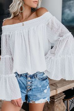 White Ruffle Blouse, Off The Shoulder Tops, Off Shoulder Shirt, Bohemian Blouses, Off The Shoulder Blouse, Shoulder Tops, Fashion Elegant, Loose Outfit, Chiffon Ruffle