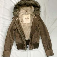 Hollister Fur Jacket, Y2k Fur Trim Jacket, Vintage Hollister Jacket, Fur Lined Jacket Y2k, Y2k Coats & Jackets, Y2k Outfit Pieces, Jackets With Fur Hood, Y2k Fur Jacket