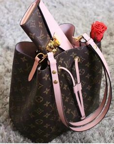 White Louis Vuitton Bag, Black Louis Vuitton Bag, Empress Eugenie, Purse Outfit, Bags For Ladies, Wholesale Designer Handbags, Gucci Purses