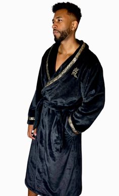 Relax in comfort and style in this super soft and plush fleece robe. Features: Two pockets. Adjustable tie belt. Machine washable. See size chart for measurement details. Mens Robes, Cozy Luxury, Black Royalty, Fleece Robe, Men's Robes, Black Fleece, Greek Key, Soft Black, Tie Belt