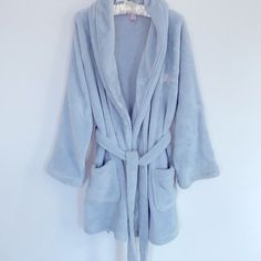 New Victoria’s Secret Bath Cozy Robe Short Plush Size Medium /Large So Soft You'll Never Want To Take It Off. In Allover Faux Fur With A Tie Waist. Brand Tags Cut To Prevent Return To Store. New. Did Not Come W Tags Embroidery At Chest Front Pockets Tie Waist 34" From Shoulder; Hits At Thigh Imported Polyester Color: Flint Grey Silver Victoria's Secret Blue Sleepwear For Sleepovers, Cute Robes, Bath Salt Gift Set, Bath Salts Gift, Xmas Wishlist, Blue Bath, Bath Salt, Sleepwear Robe, Clean Girl