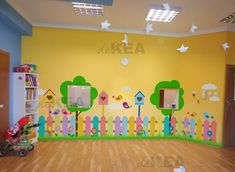 latest kids wall art in school ideas Kids Playhouse Ideas, Art In School, Nursery Class Decoration, Outdoor Playhouse Plans, Preschool Set Up, Nursery Wall Painting, Playhouse Ideas, Kindergarten Decorations, Flower Crafts Kids