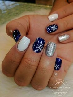 Elegant Wedding Nails For Bride Blue, Blue Winter Nail Designs Snowflakes, Blue Winter Gel Nails, Snowman Nails Acrylic, Blue Winter Acrylic Nails, Blue And White Snowflake Nails, Blue And White Gel Nails, Christmas Nails Blue And White, Winter Gel Nail Designs