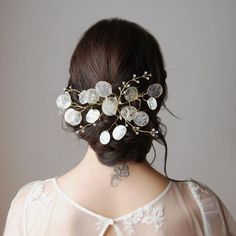 Vintage Bridal Makeup, Wedding Flower Hair, Vintage Bridal Hair, Hair Details, Dried Plants, Wire Flowers, Flower Hair Comb, Wedding Hair Flowers, Bridal Updo