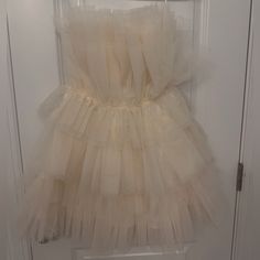 Never Been Worn!! Fits Amazing I Just Found A Different Dress I Liked Better. Spring Party Strapless Dress In Cream, Spring Cream Strapless Dress For Party, Cream Strapless Dress With Ruffles, Strapless Cream Dress With Ruffles, Cream Strapless Dress For Spring Party, Black Cocktail Party Dress, Mini Tube Dress, Floral Dress Casual, Tube Top Dress