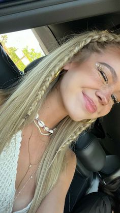 Hair Styles Long Hair Prom, Festival Hairstyles Half Up Half Down, Minnie Ear Hairstyles, Hair Down With Braids On Top, Concert Hairstyles Fine Hair, Morgan Wallen Concert Hairstyles, Cute Hairstyles For Medium Hair With Braids, Skrillex Concert Outfit, Tiny Front Braids