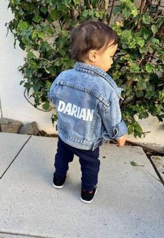 "P E R S O N A L I Z E D ✶ J A C K E T This blue custom denim kid jacket is the perfect gift for a the most stylish little kids! A show stopper to wear to any & all of your special events- kid's party, bridal party for a wedding, or just because! This jacket can be customized to say anything you want. Please note the name/word/phrase desired when placing order. Feel free to contact us for any further customization. Please read all information down below thoroughly as we do not accept returns, ca Blue Denim Jacket With Letter Print, Customizable Blue Denim Jacket, Customizable Blue Denim Jacket For Spring, Customizable Long Sleeve Denim Jacket, Casual Spring Outerwear For Birthday, Customizable Denim Jacket, Customizable Blue Denim Jacket With Long Sleeves, Cute Denim Blue Outerwear, Casual Customizable Blue Outerwear