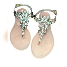 Cute Dazzling Sandals With Bubble Gum Sole. Size 6 Flat Synthetic T-strap Sandals For Party, Elegant Flat T-strap Sandals For Party, Elegant Flat Jelly Sandals For Party, Silver Round Toe Flip Flops For Party, Gold Strappy Sandals, Jelly Flip Flops, Clear Sandals, Tie Heels, Womens Slides Sandals