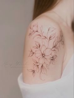 Projeto criado pela tatuadora Mary Storck (@marytattooer). Tatuagem floral | flowers fine line tattoo artist Flowers Fine Line Tattoo, Tattoo Fine Line, Fine Line Tattoo, Line Tattoo, No Regrets, Tattoo Artist