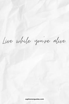 a piece of paper with the words live while you're alive written on it