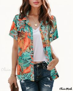 OliviaMark - Contemporary Short-Sleeve Collared Shirt featuring Stylish Prints for a Smart Casual Look Smart Attire, Winter Blouses, Elegante Casual, Cardigan Outfits, Shorts Casual, Collared Shirt, Casual Attire, Look Casual, Outfit Casual